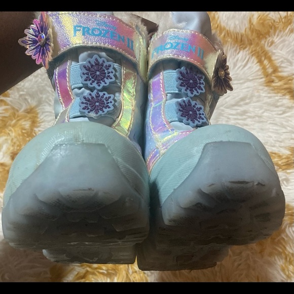 Light up Frozen/Disney fur and rubber rain boots - Picture 7 of 12